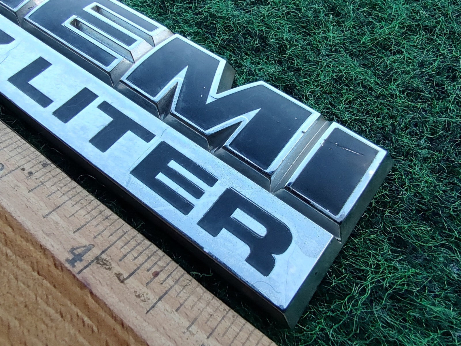 2006-2012 RAM 1500 Hemi 5.7 Liter Front Fender Nameplate Emblem 55078115AA 2L3