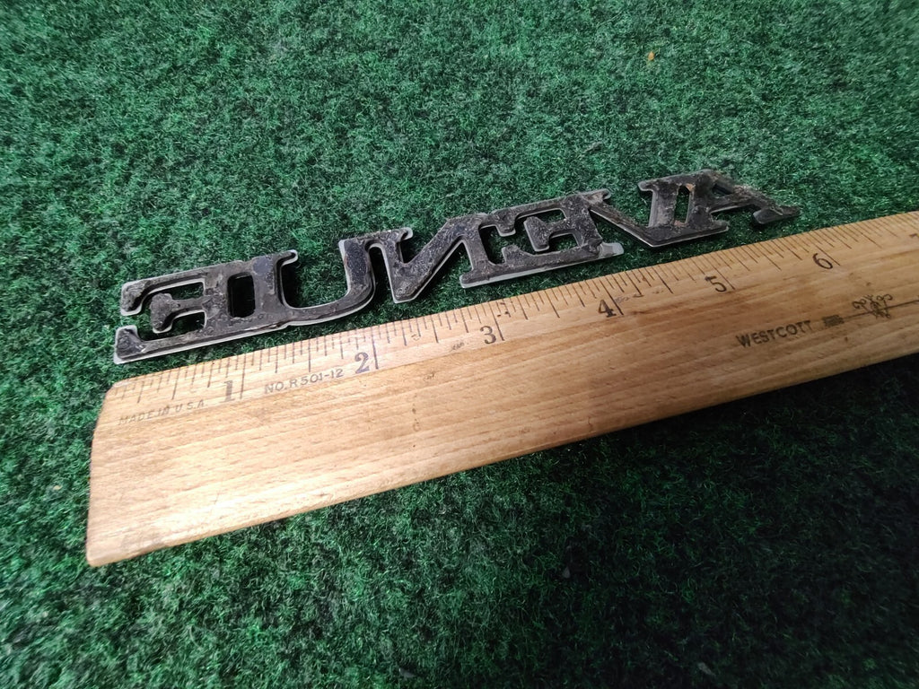 BUICK PARK AVENUE SIDE EMBLEM LOGO BADGE SYMBOL NAME PLATE BADGE USED 4S4