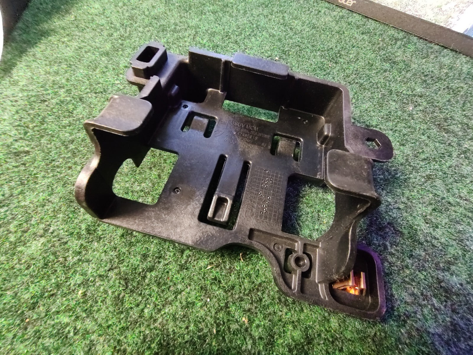 2017-2020 CHEVROLET TRAX DATA GATEWAY COMPUTER CONTROL MODULE BRACKET HOLDER BL2