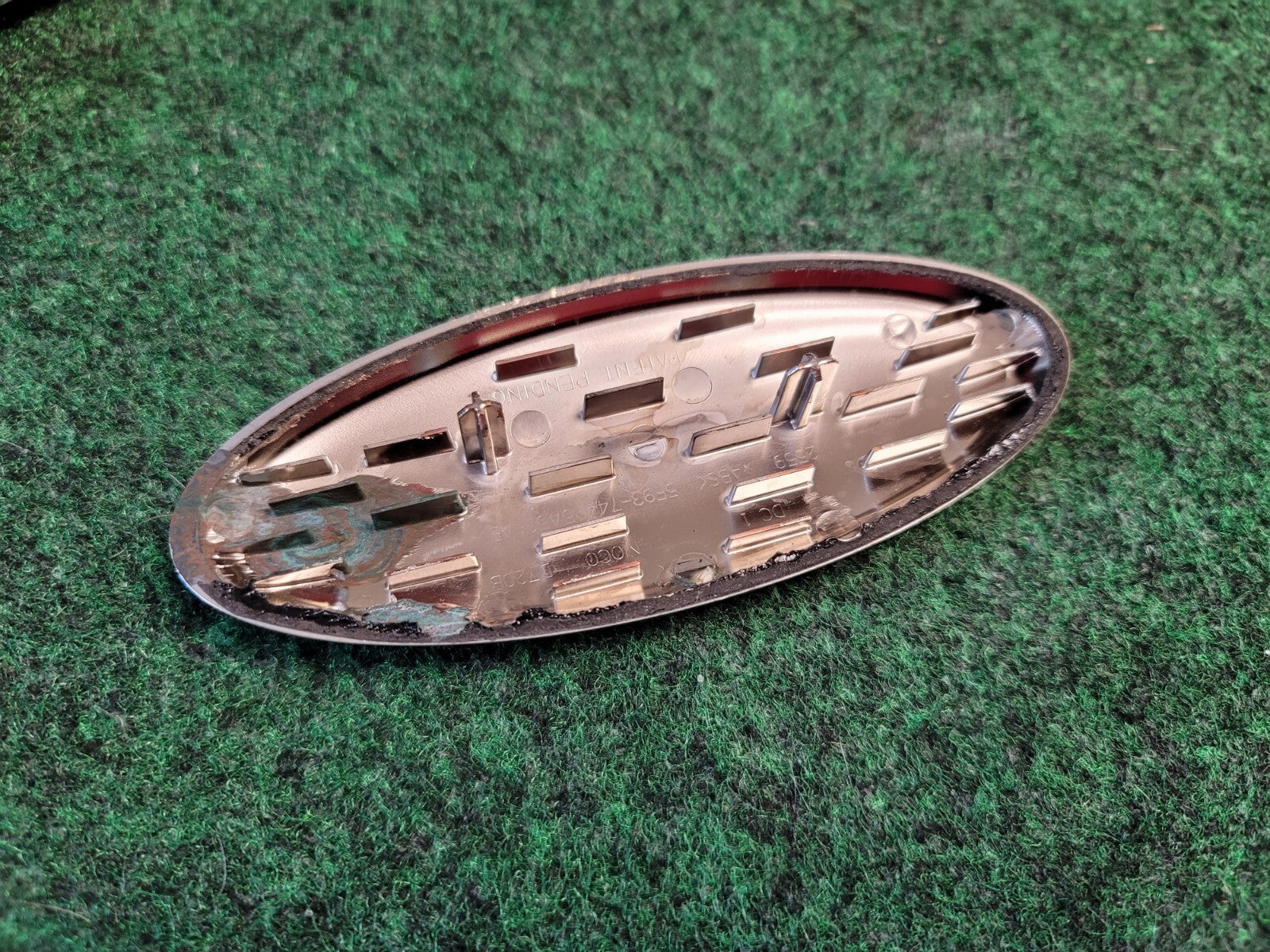 06-2009 Ford 500 TAURUS 09-11 FOCUS 08-12 ESCAPE 07-11 FREESTYLE REAR Emblem 1M9