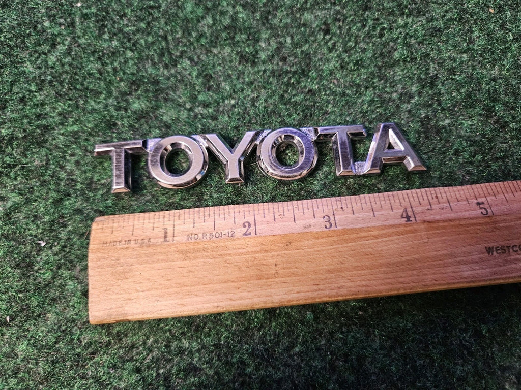 2005-2010 TOYOTA AVALON REAR LOGO BADGE SIGN SYMBOL EMBLEM 6L4