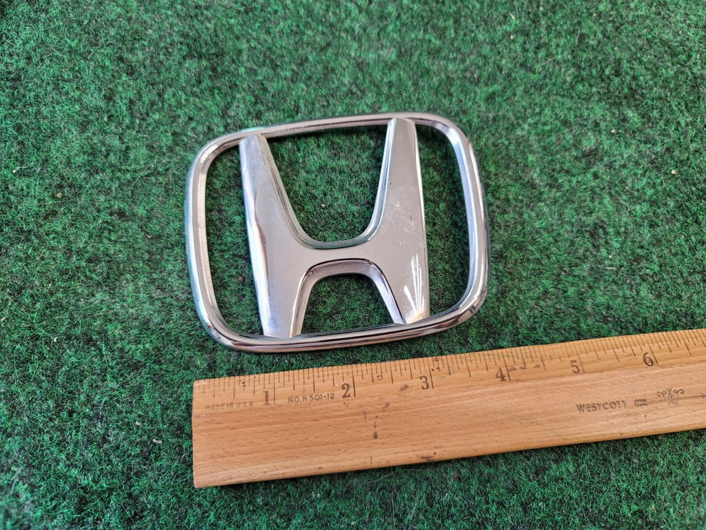 2005-2010 HONDA ODYSSEY REAR LIFTGATE EMBLEM LOGO SYMBOL 75701-SHJ-A000 OEM 1M4