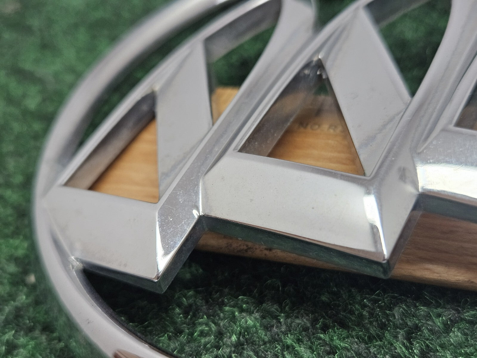 Buick OEM Allure Lacrosse Lucerne Chrome Rear Emblem Badge Logo  20795277 GL1