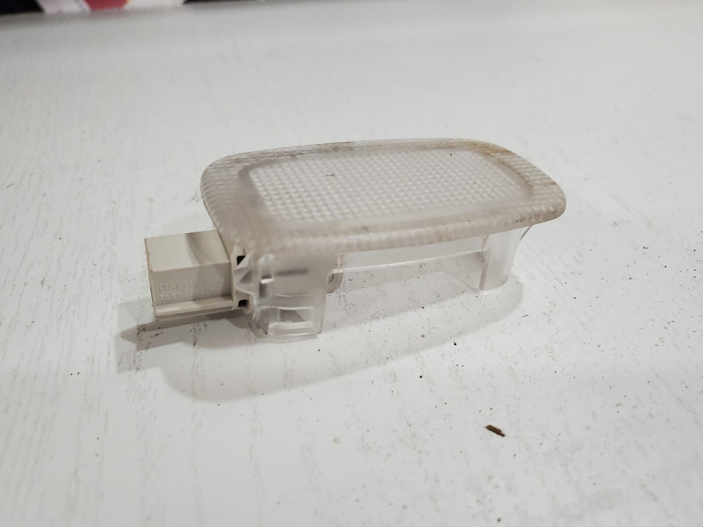 2010 - 2013 MERCEDES BENZ C300 INTERIOR COURTESY LIGHT LAMP A2218200401 OEM 7L9