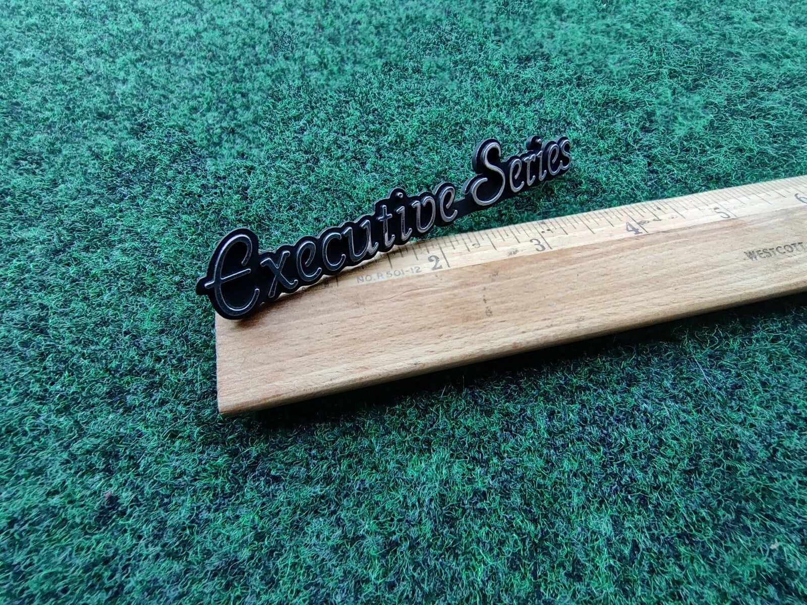 1998-2002 Lincoln Town Car SIGNATURE SERIES EMBLEM 4" OEM F8VB-54297A74-BA 5S3