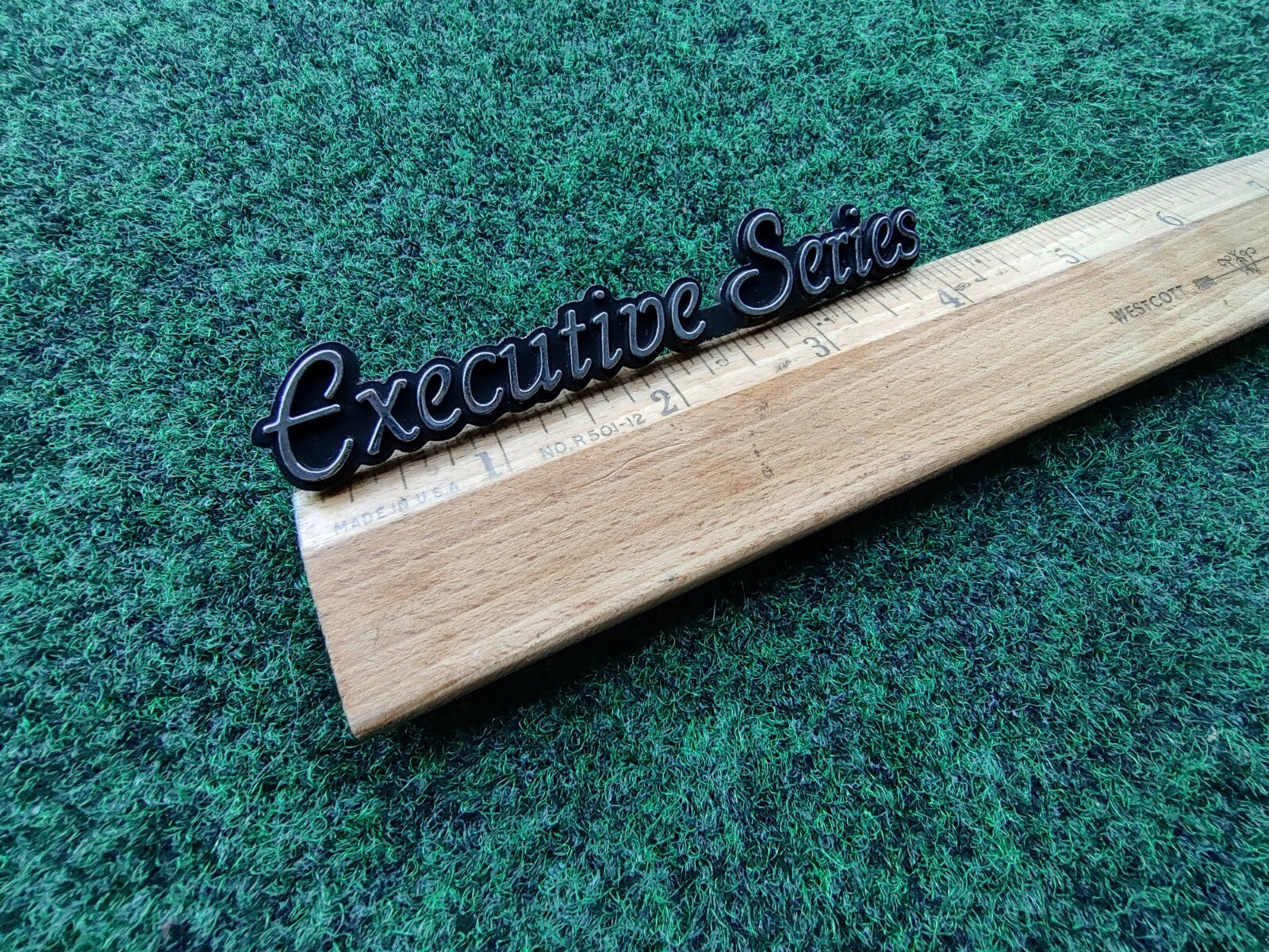 1998-2002 Lincoln Town Car SIGNATURE SERIES EMBLEM 4" OEM F8VB-54297A74-BA 5S3