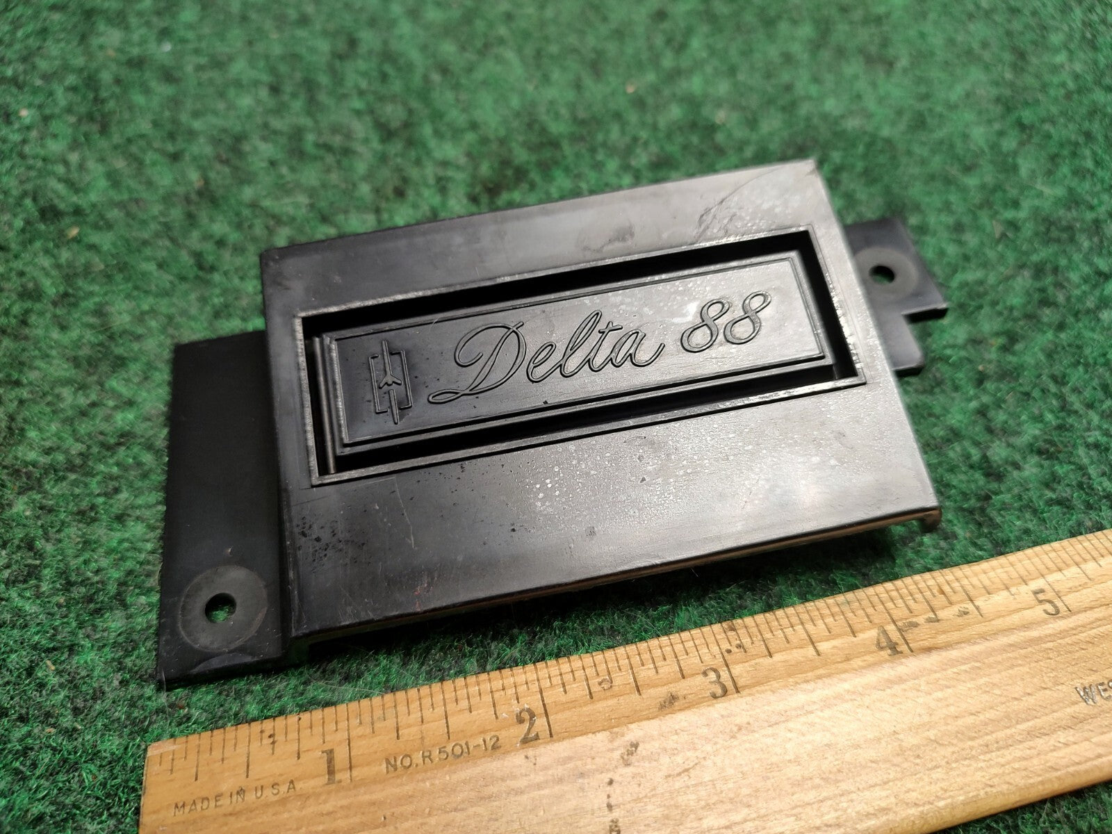77 80 81 OLDSMOBILE DELTA 88 STEREO RADIO OR CB RADIO CLOCK HOLE COVER PLATE 1S2