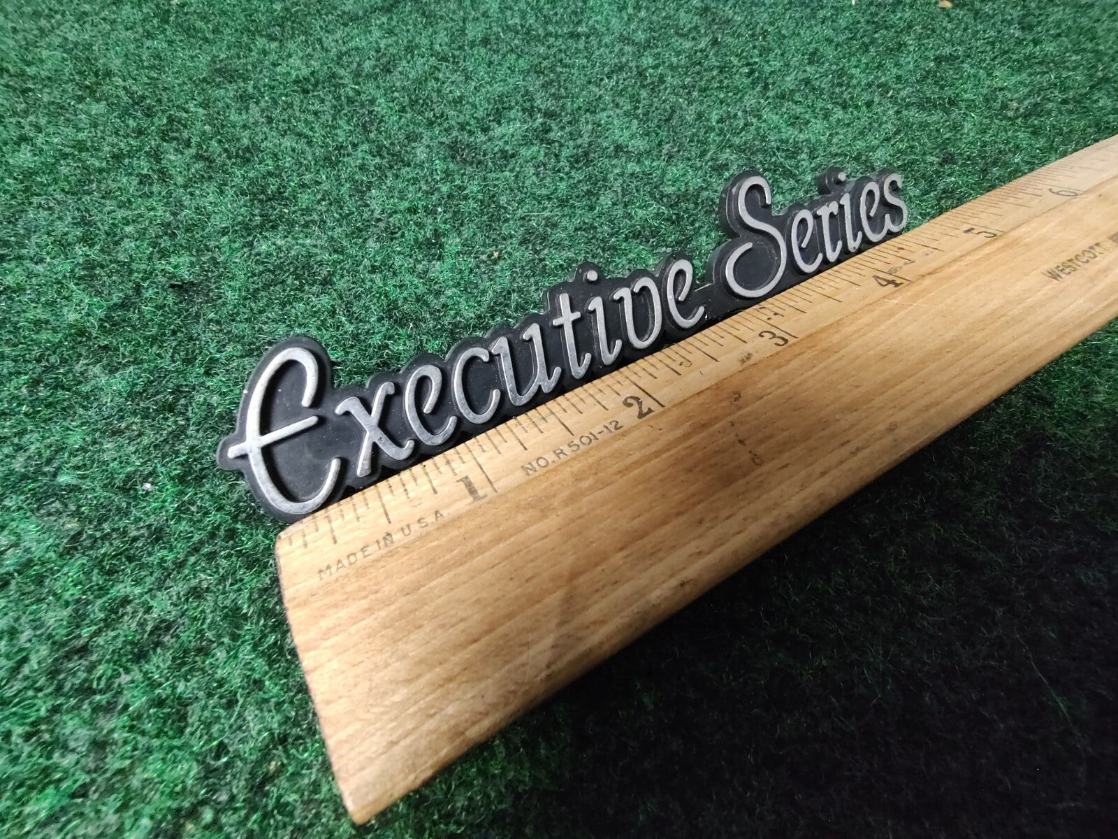 1998-2002 LINCOLN TOWN CAR EXECUTIVE SERIES EMBLEM BADGE SYMBOL OEM 6S5