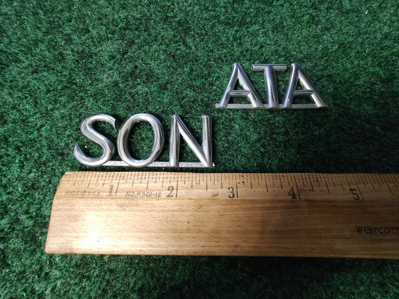 02 03 04 05 HYUNDAI SONATA REAR GATE CHROME EMBLEM LOGO DAMAGED NAME PLATE 4S4
