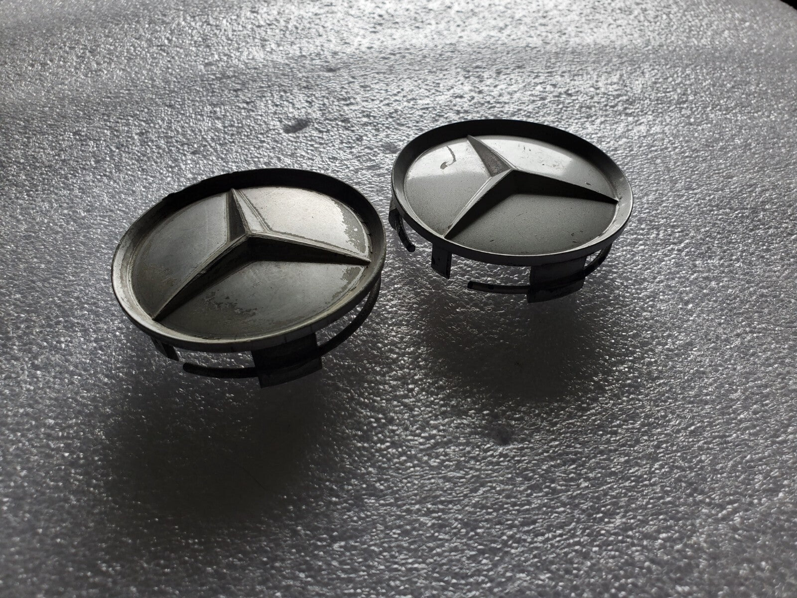 (2) Mercedes Benz OEM 1984-2016 Silver Center Cap Hub Cover 201 401 02 25 2L8