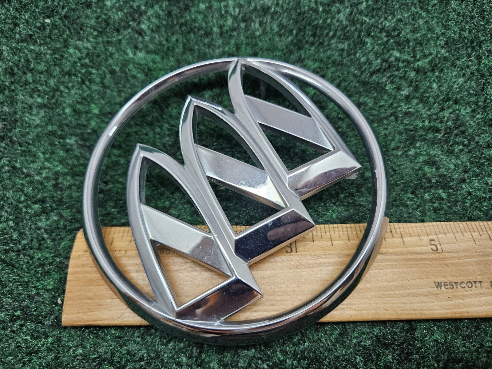 Buick OEM Allure Lacrosse Lucerne Chrome Rear Emblem Badge Logo  20795277 GL1