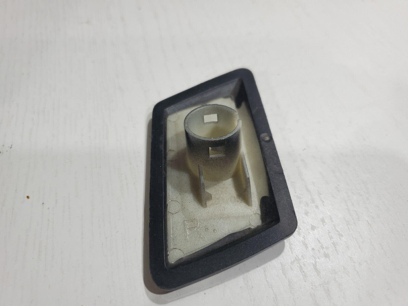 04-09 Cadillac SRX Bumper Headlight Washer Plug Cap Cover RH OEM 6L4