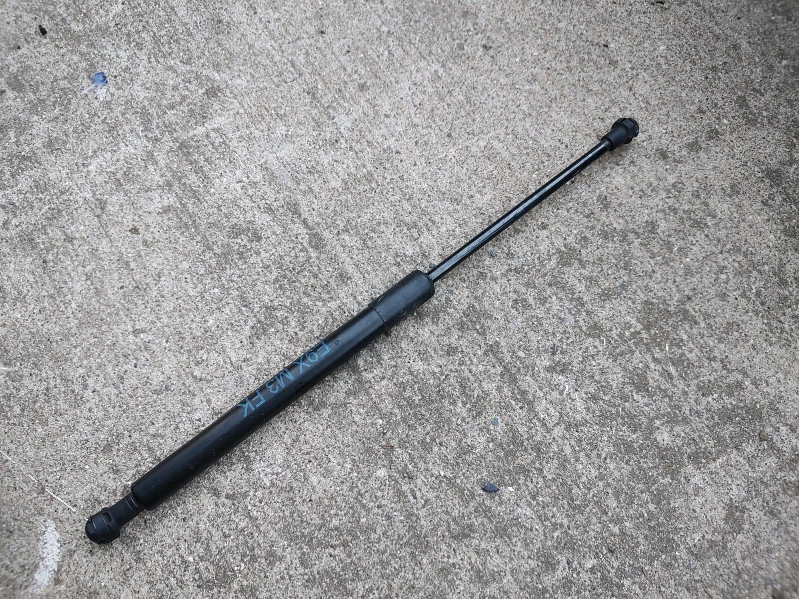 Genuine BMW 2008-2013 M3 Lift Cylinder Hood Lift Support 51237900795 OEM LT2