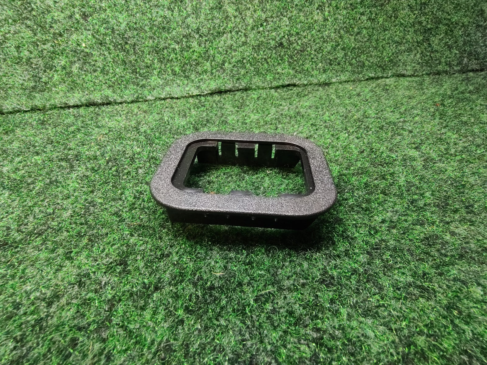 2018-2023 FORD F-150 TAILGATE RELEASE CONTROL SWITCH BUTTON Cover Surround 5S9
