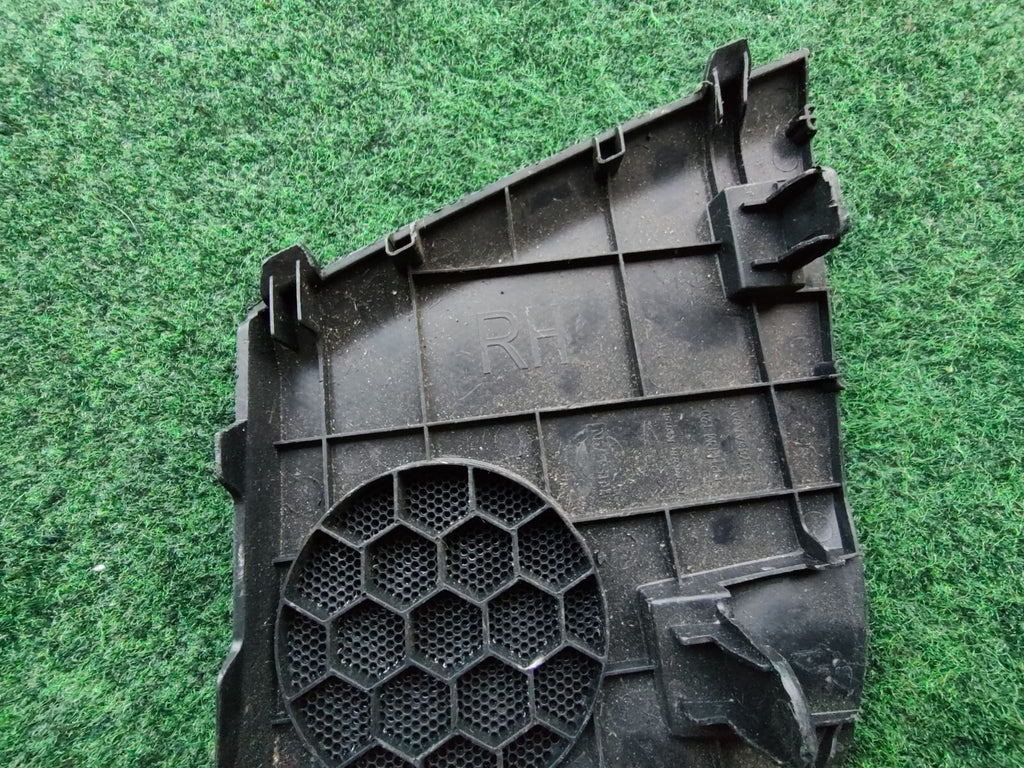 2015-2017 Nissan Murano Passenger Right Speaker Cover 28176-5AA0A 5S3