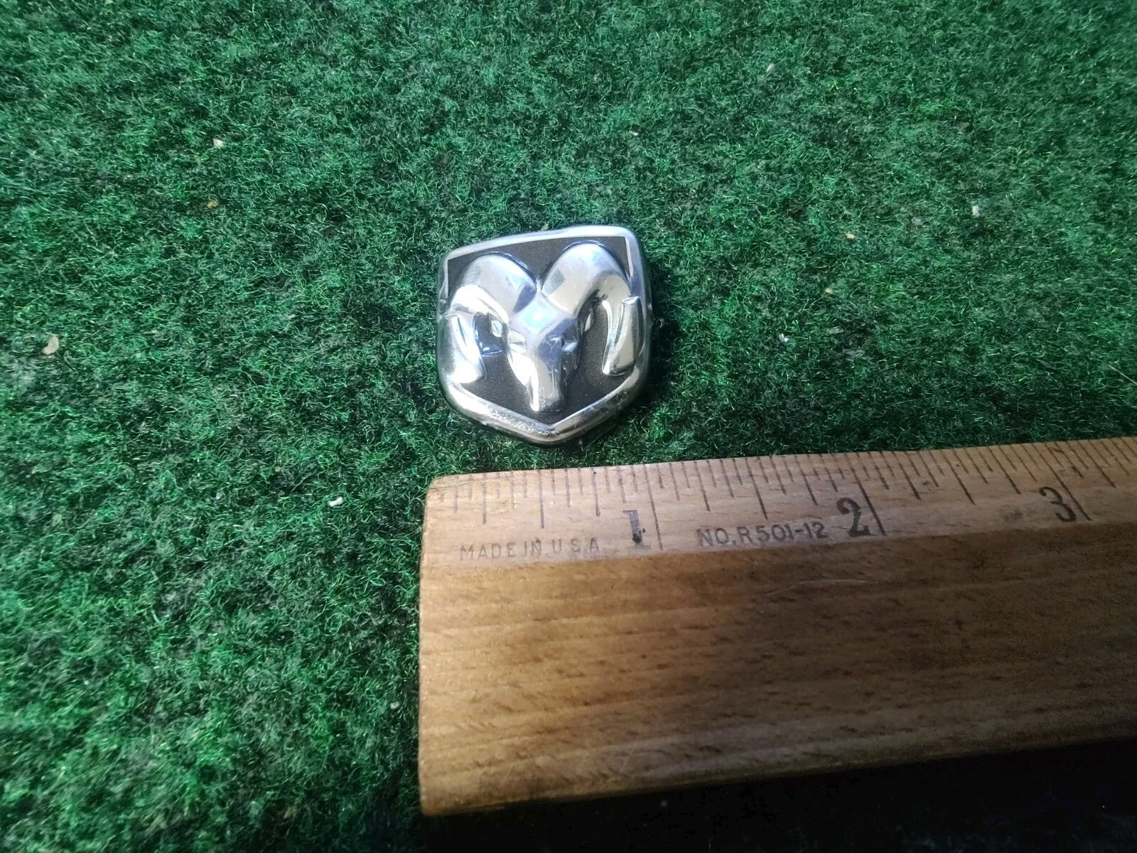 DODGE STEERING WHEEL EMBLEM RAM 1500 2500 CHARGER NITRO DURANGO CARAVAN 4S3