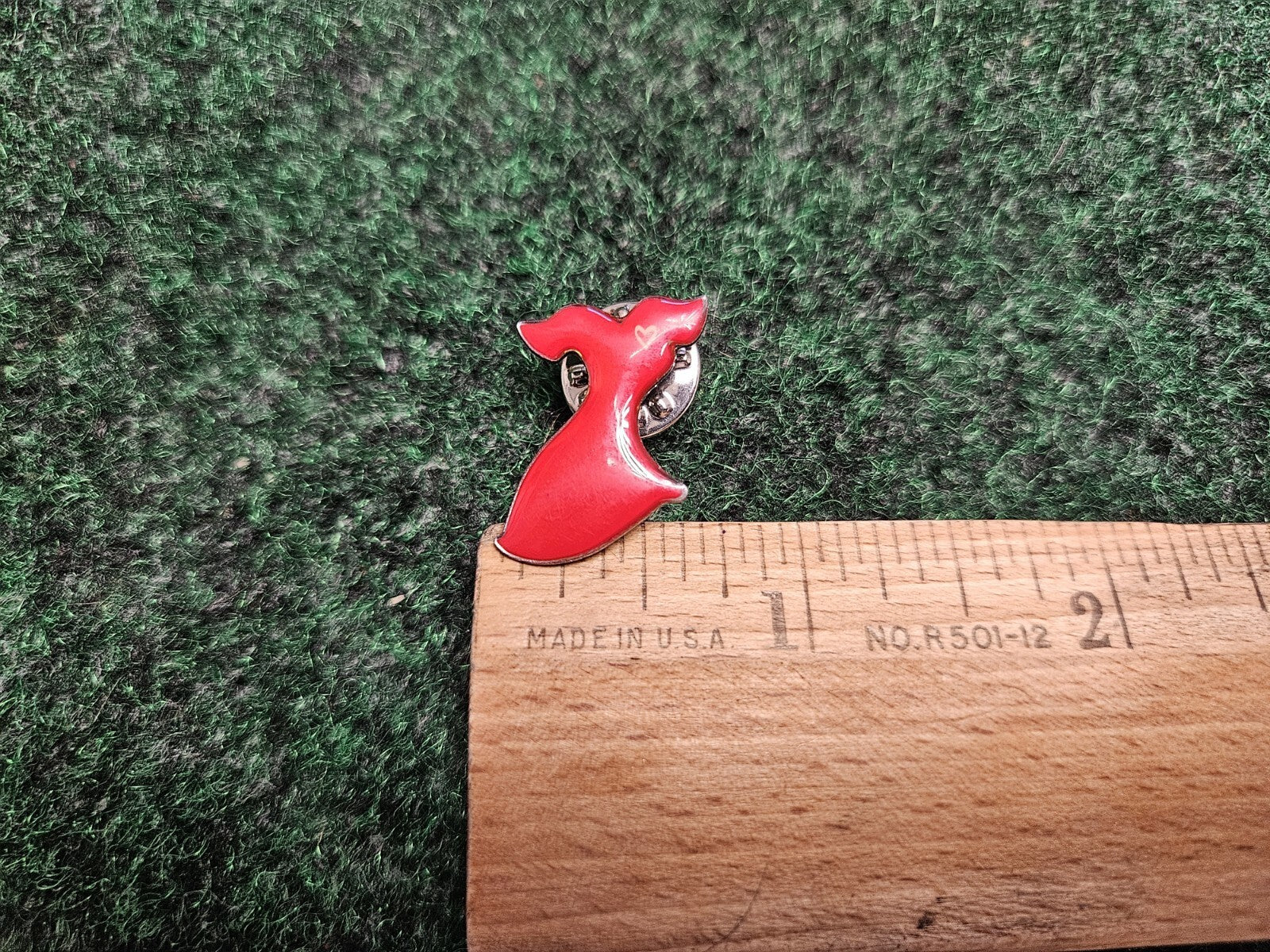 Red Dress Heart Awareness Enamel Lapel Pin Silver Tone Brooch Clutch Back Nurse