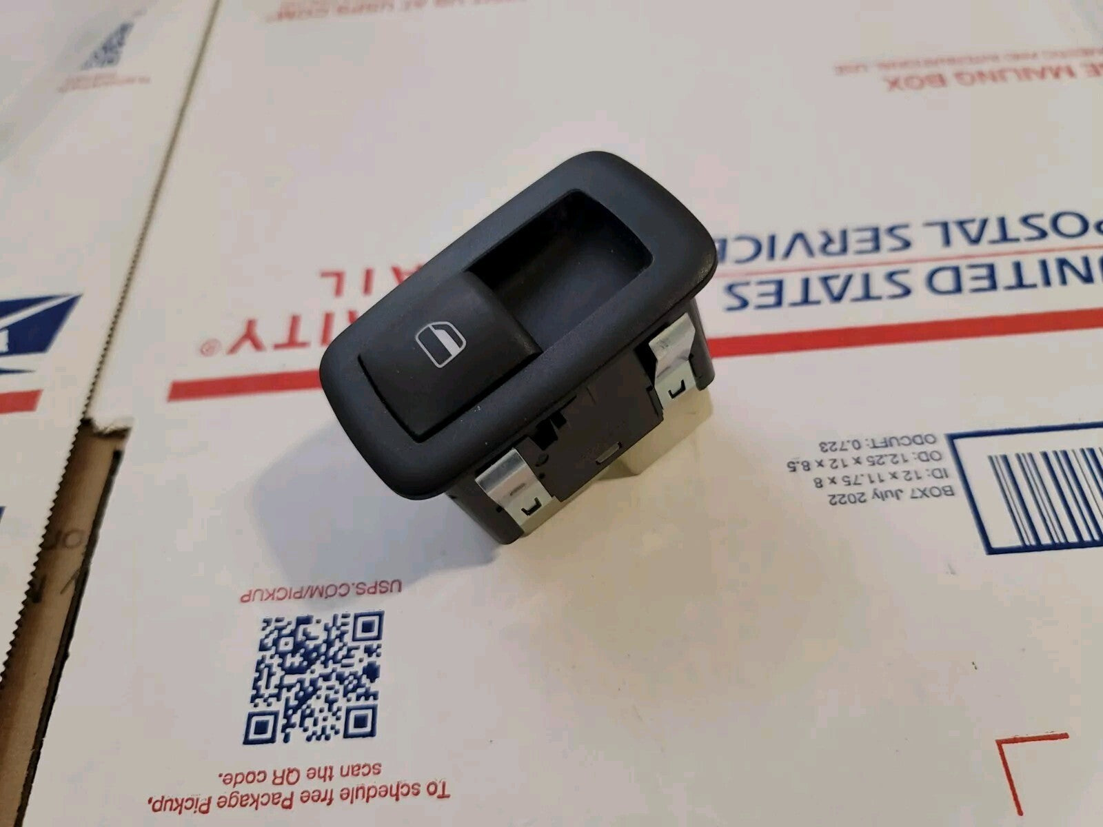 2011-2024 DODGE DURANGO REAR LEFT SIDE DOOR WINDOW CONTROL SWITCH 68085690AC 7L5