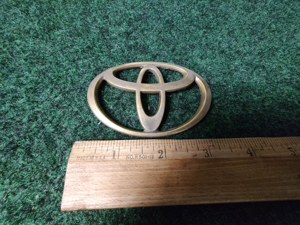 Toyota Emblem Logo Symbol Name Plate Unknown Model 770-5100 5S4
