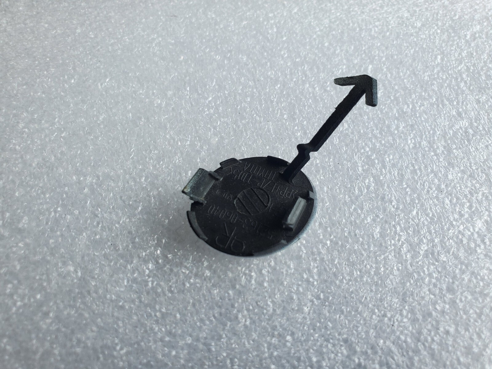 2012 2013 2014 TOYOTA CAMRY TOW HOOK CAP COVER RIGHT OEM 52163-06040 White 1L7