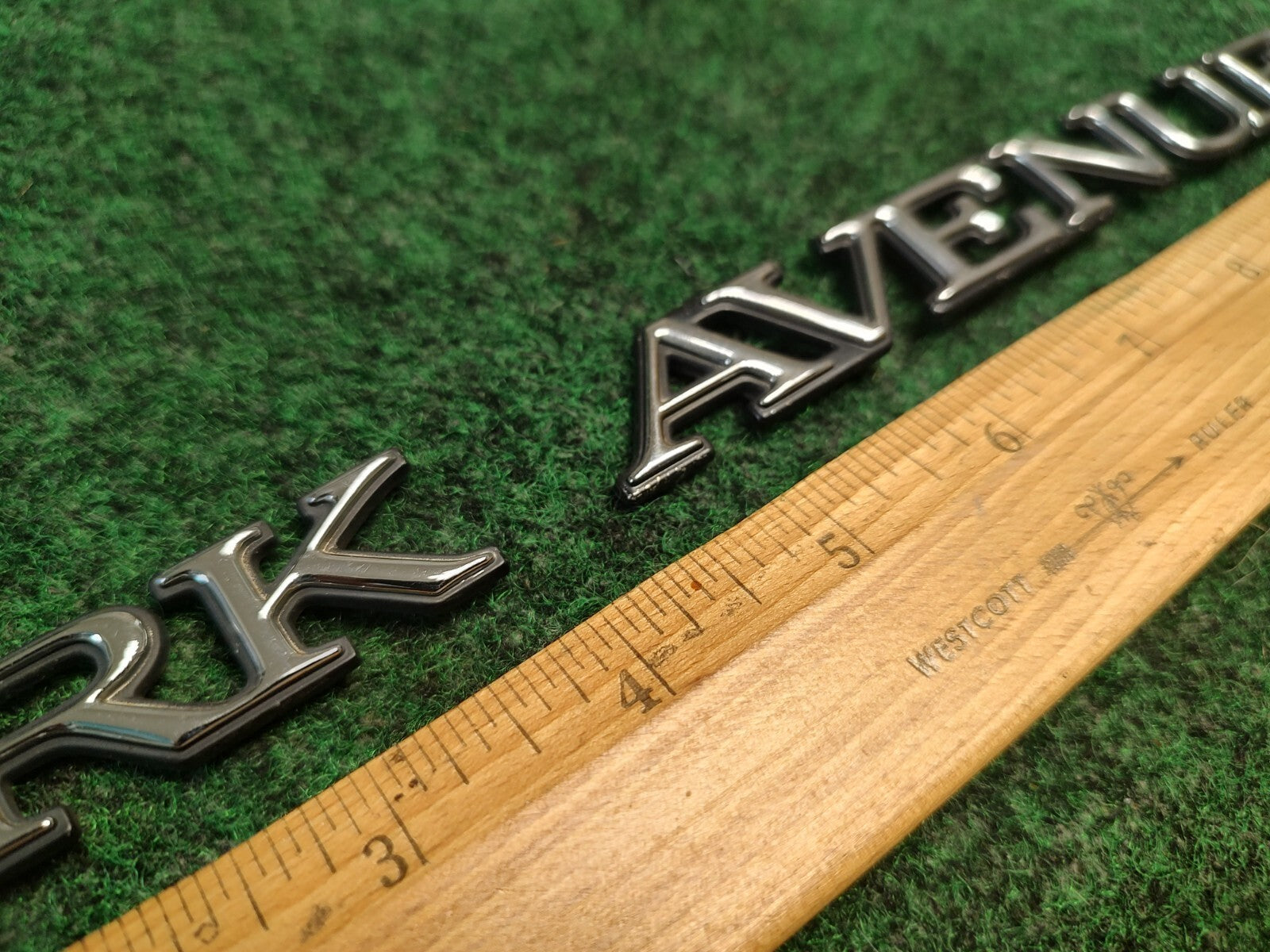BUICK PARK AVENUE SIDE EMBLEM LOGO BADGE SYMBOL NAME PLATE BADGE USED 4S3