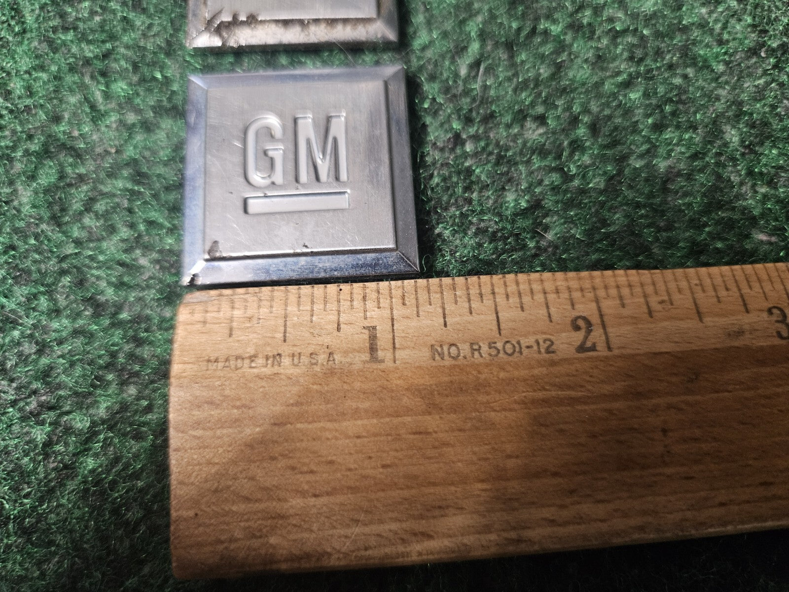 2 GM Logo Mark of Excellence 1.2" Fender Door Nameplate Emblem Badge Chrome 3M5