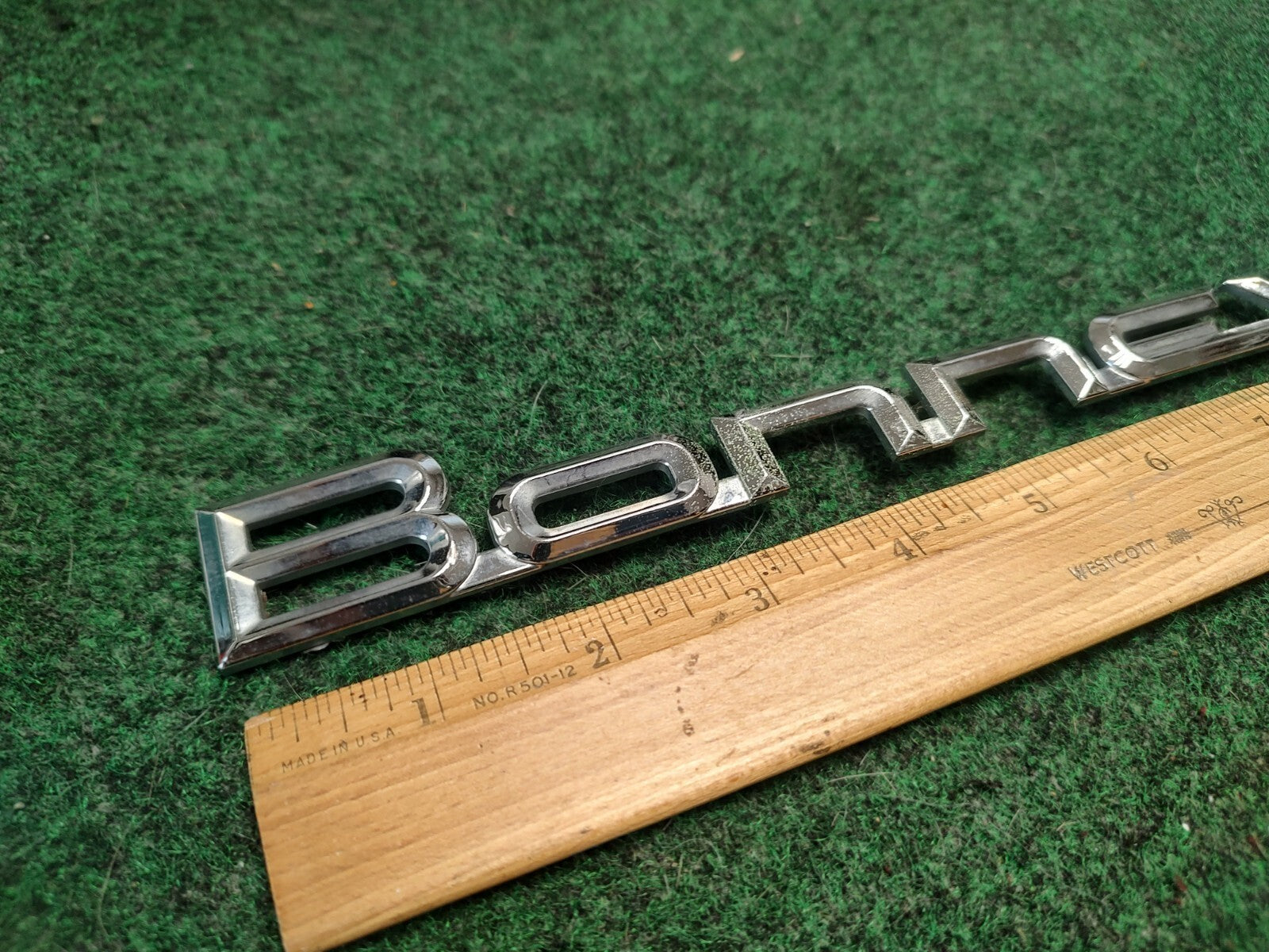 00 01 02 03 04 PONTIAC BONNEVILLE REAR LID EMBLEM LOGO BADGE SYMBOL OEM USED 3S5