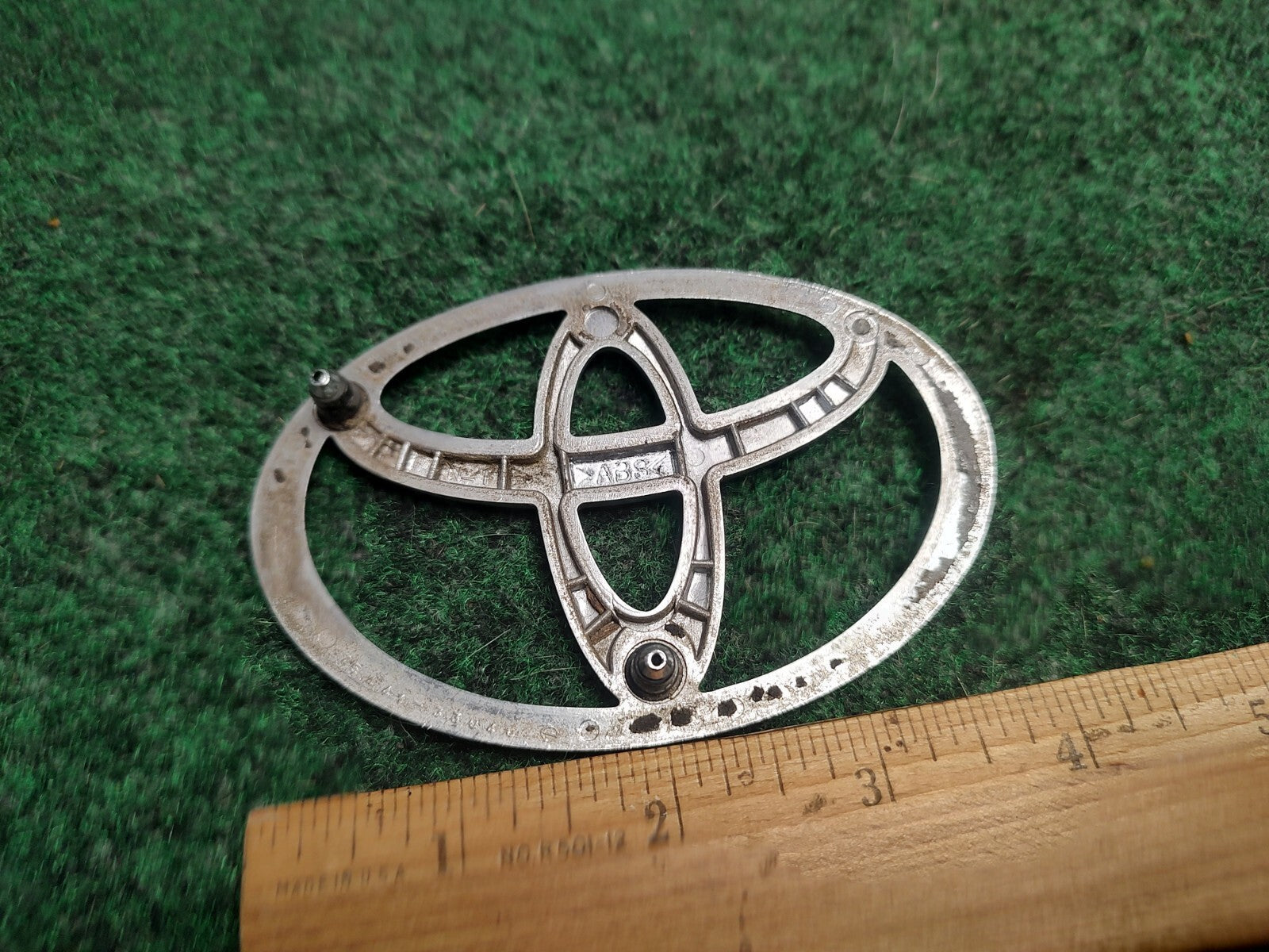 Toyota Camry 1997-2001 Rear Trunk Logo Emblem Genuine OEM   75441-AA040 3S6
