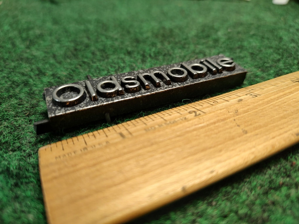 Vintage Oldsmobile GRILLE GRILE Emblem GM NAMEPLATE BADGE 4S4