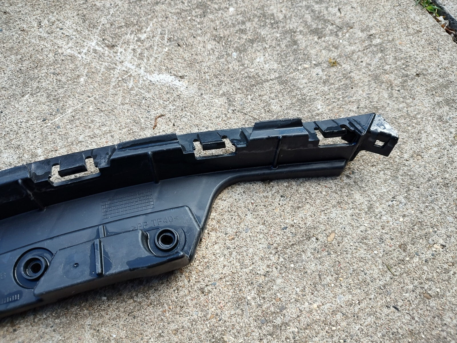 14-16 JEEP GRAND CHEROKEE OEM DRIVER SIDE LH SIGNAL LIGHT BRACKET 6002TM0196 JT1
