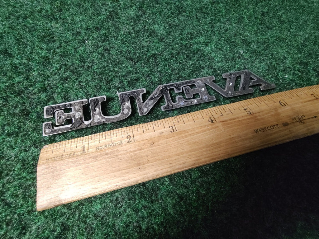 BUICK PARK AVENUE SIDE EMBLEM LOGO BADGE SYMBOL NAME PLATE BADGE USED 1S2