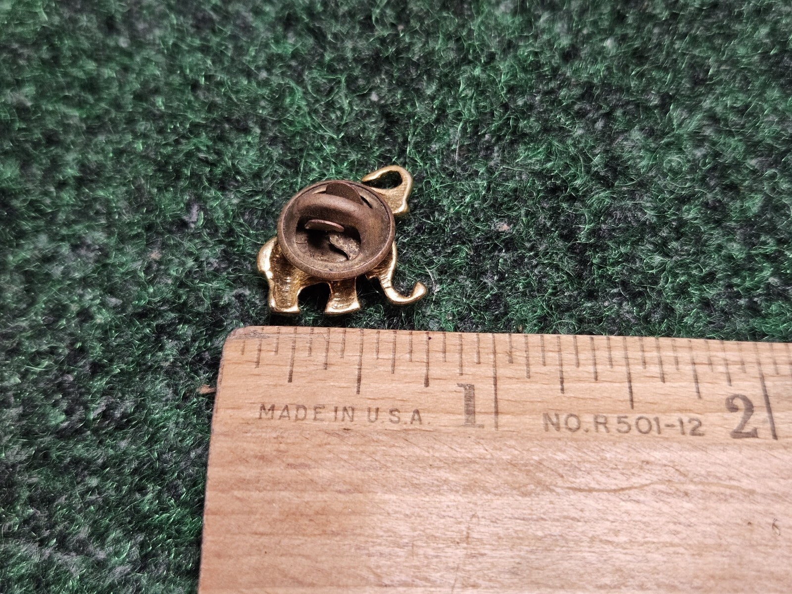 Elephants Lapel Pin Small Size Gold Color Metal