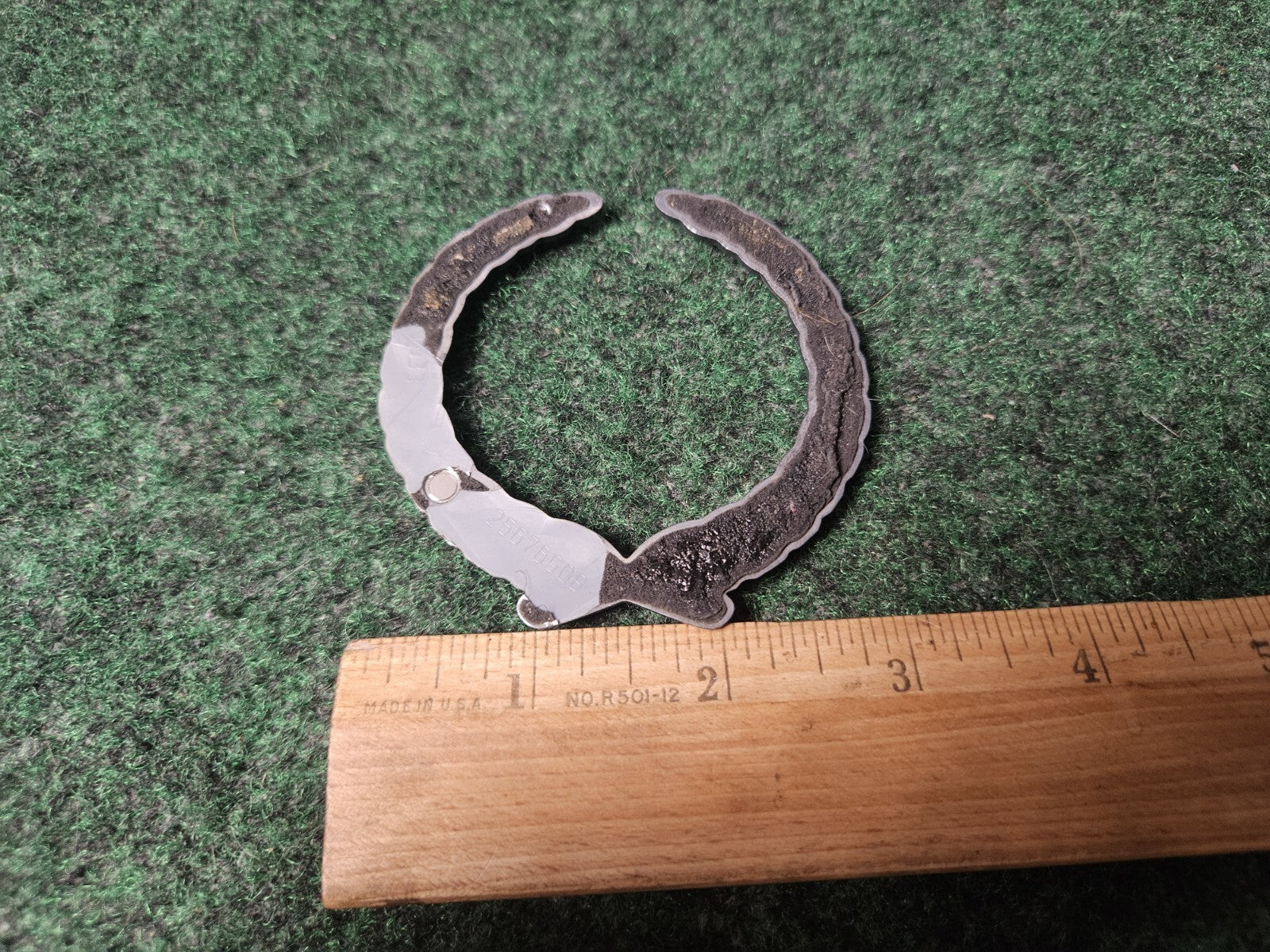 CADILLAC WREATH EMBLEM 00-01 DEVILLE CATERA 00 01 ESCALADE OEM 25676908 3M2