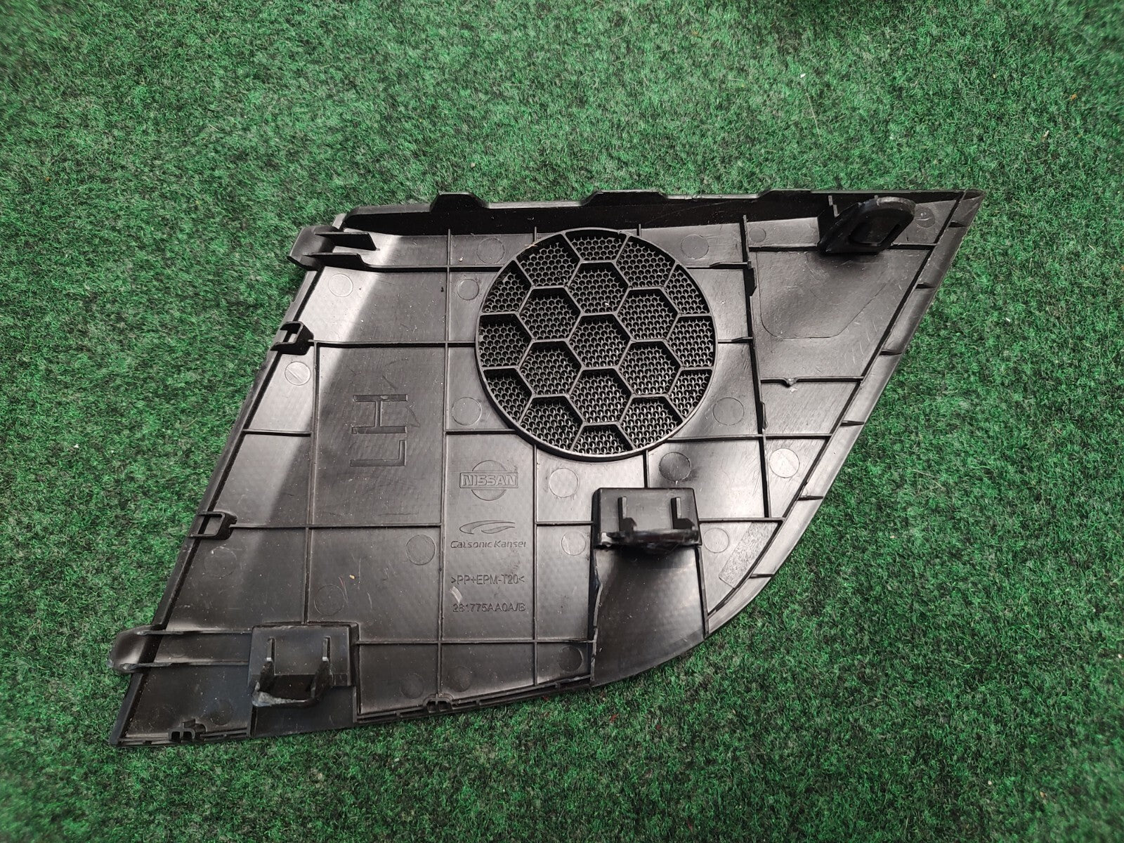 2015 - 2023 NISSAN MURANO DASH DASHBOARD LEFT SIDE SPEAKER COVER GRILLE OEM  3S2