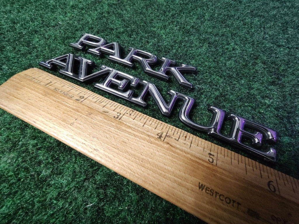 BUICK PARK AVENUE SIDE EMBLEM LOGO BADGE SYMBOL NAME PLATE BADGE USED 6S4