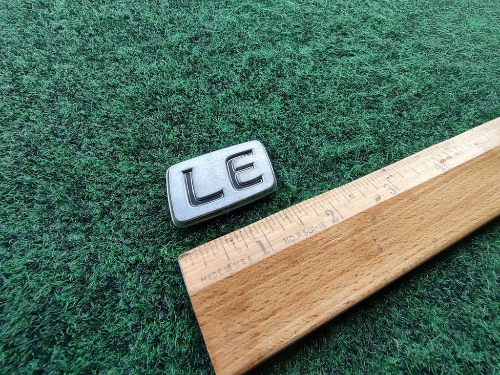 1997 - 2001 Toyota Camry LE Rear Deck Trunk Lid Emblem 75443-33080 5S2