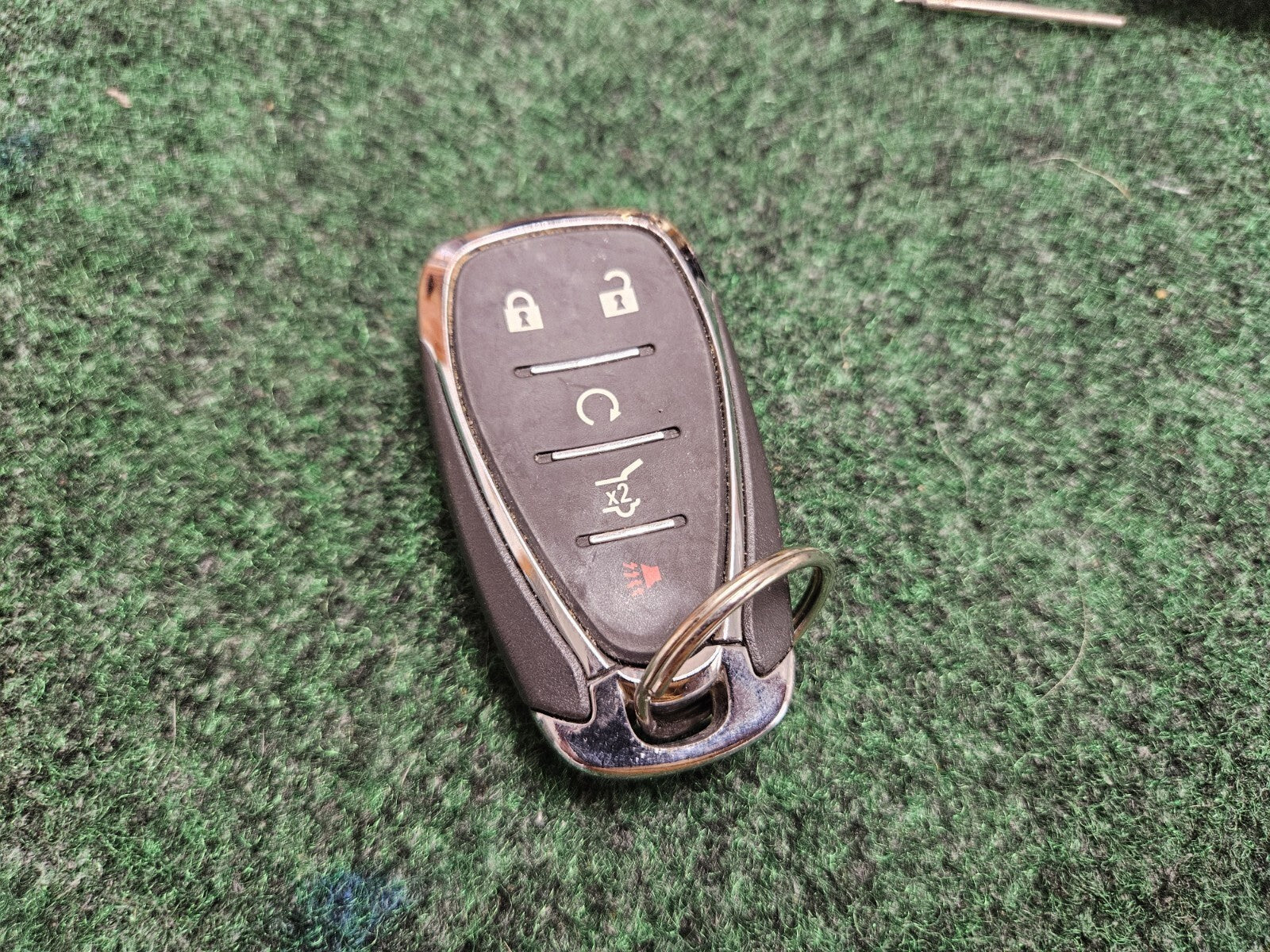 OEM Chevrolet Malibu Cruz Camaro Smart Key Fob with 5 Buttons Used Key Cut 7S5