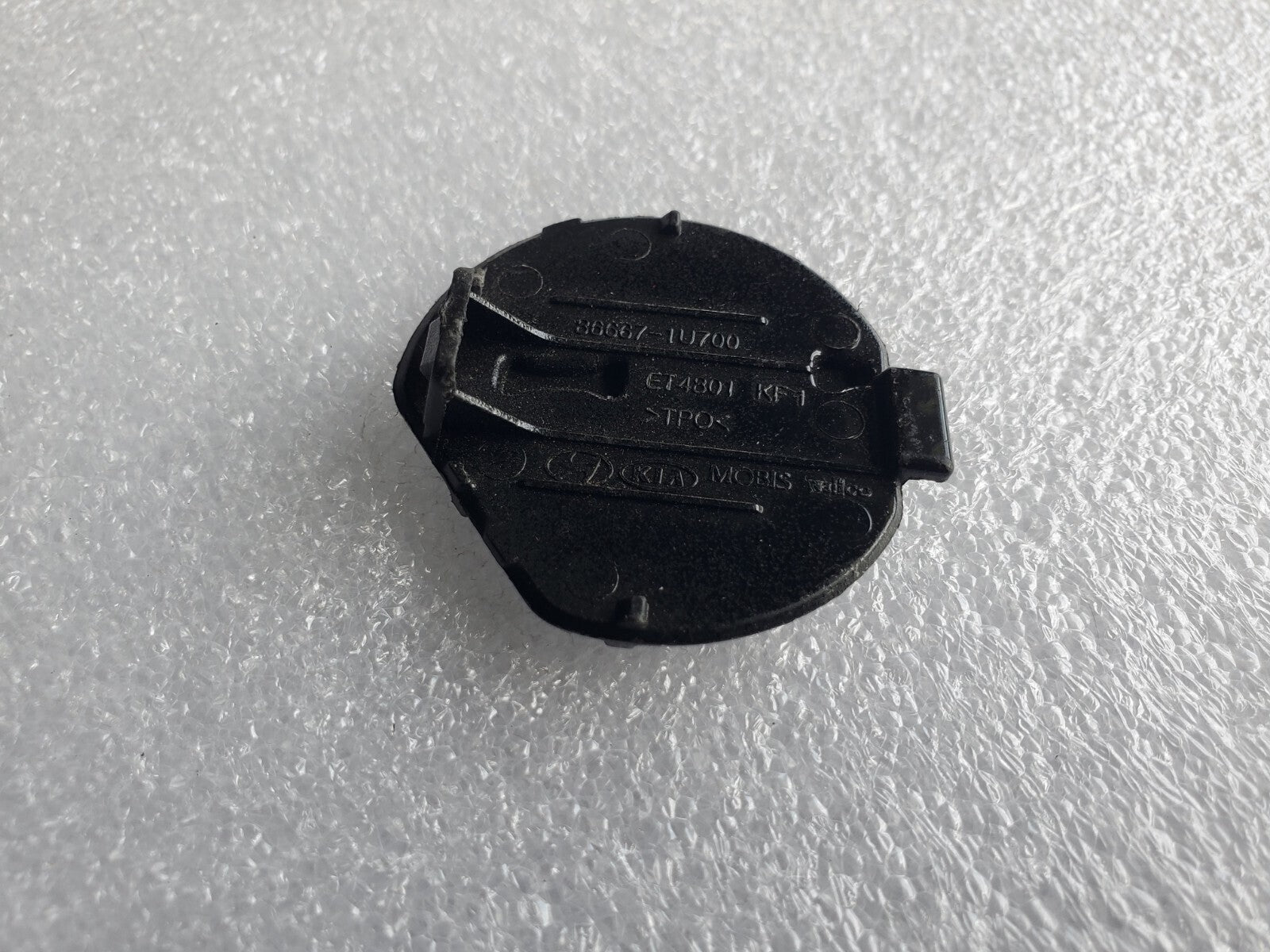 2014 2015 KIA SORENTO SX TOW HOOK COVER OEM 86667-1U700 Black 1L7