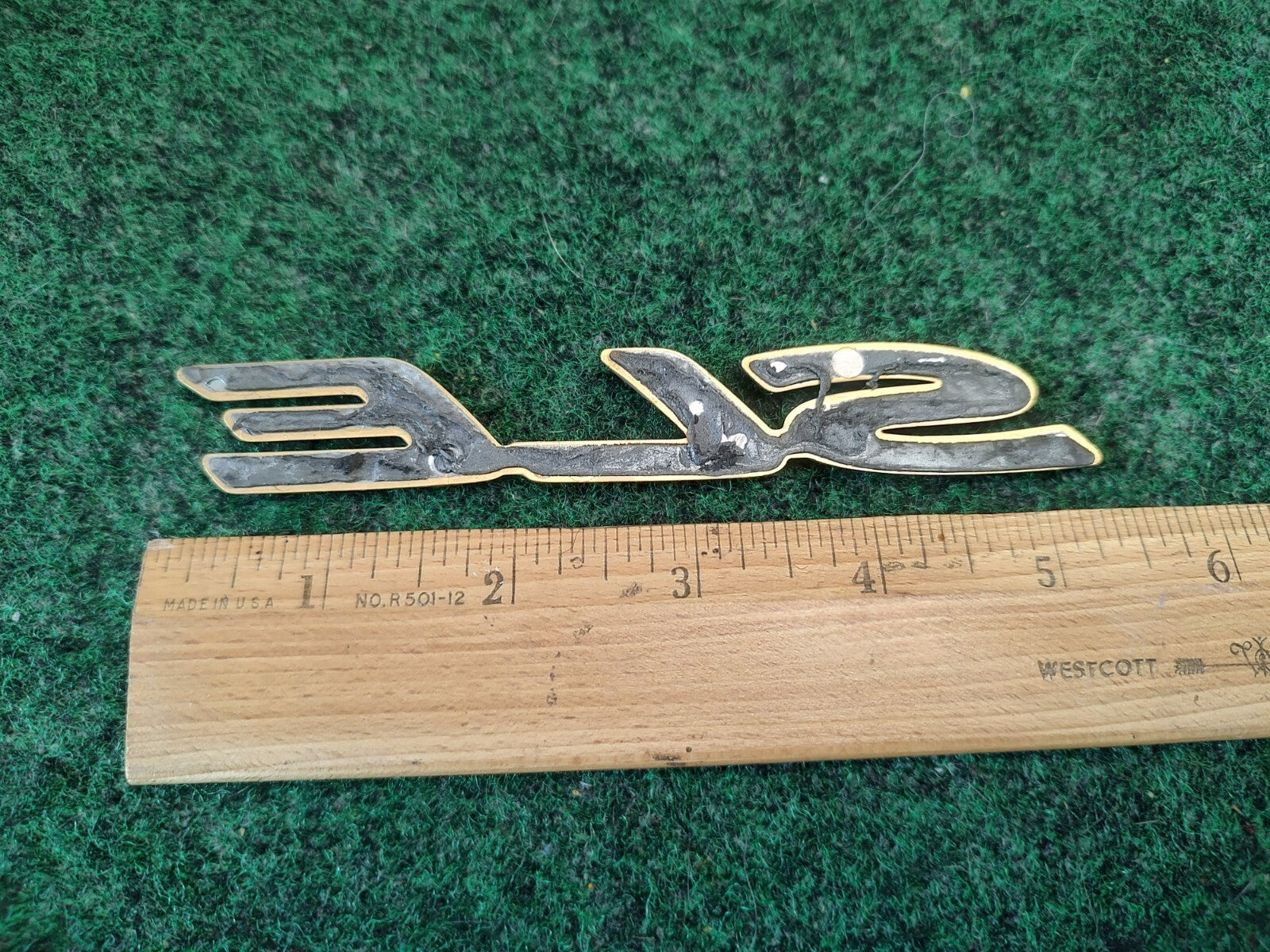 TOYOTA SOLARA SLE REAR LID Gold EMBLEM LOGO BADGE SIGN  SYMBOL 3S9