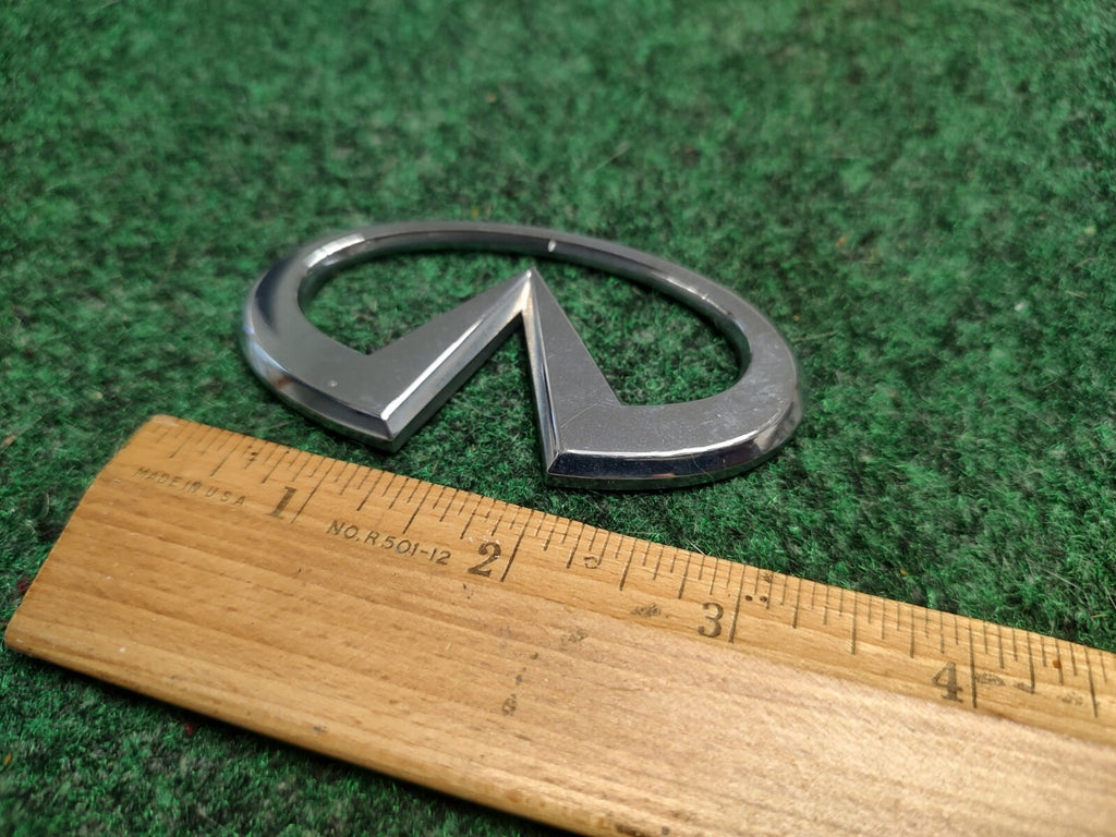 1999 2000 2001 2002 Infiniti G20 Rear Trunk Lid Chrome Emblem 84890-7J100 3S6