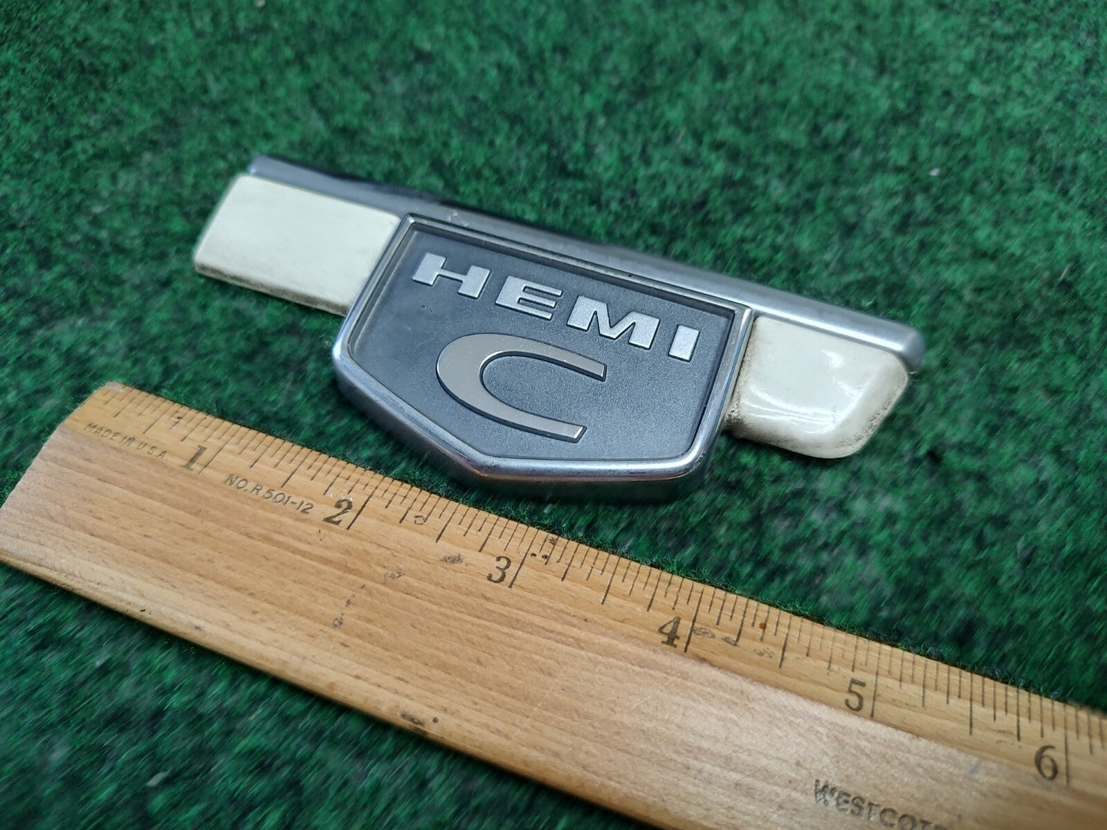 2006 2007 Chrysler 300 HEMI C RH Passenger Side Emblem Trim Logo OEM White 4S2