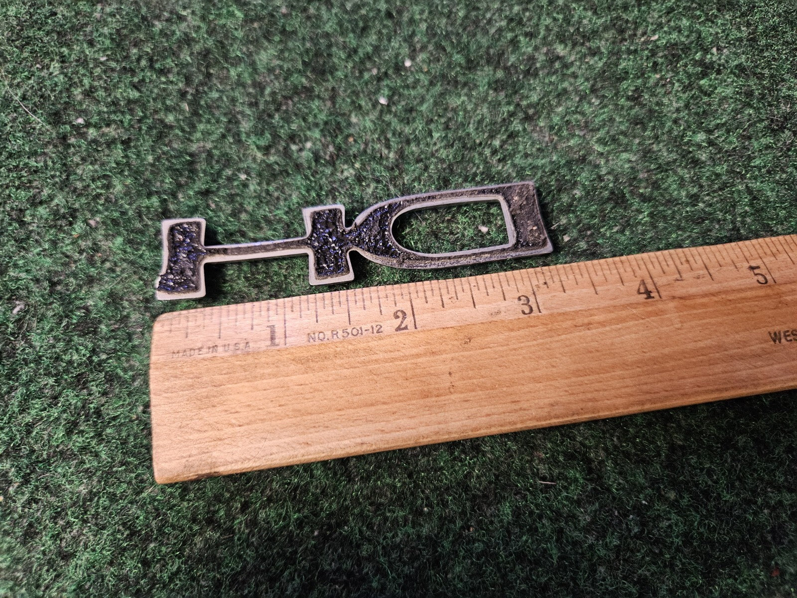 00 01 02 03 04 05 CADILLAC DEVILLE DHS REAR EMBLEM LOGO BADGE SYMBOL OEM 4M8