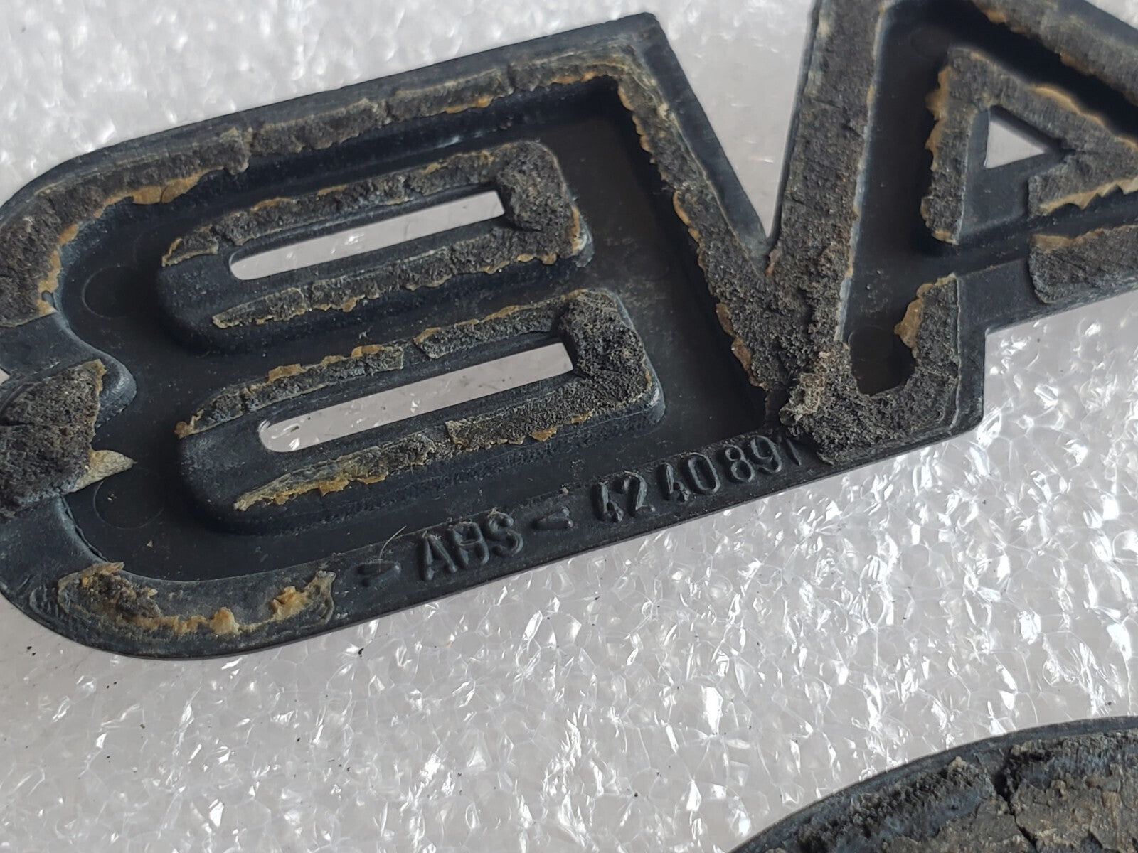 94 95 96 97 98 SAAB 900 REAR TRUNK LID EMBLEM LOGO BADGE SYMBOL OEM VNTG