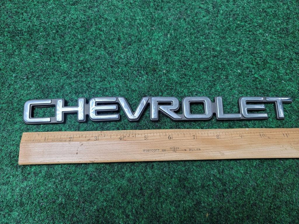 Chevrolet 1997-2003 Blazer 1999-2005 Venture Rear Emblem Badge Logo 10237582 1M1
