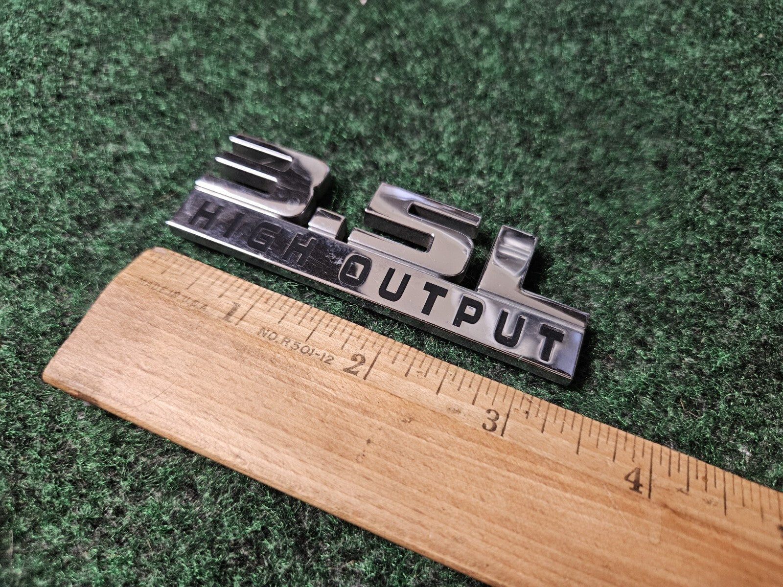 Dodge Charger Magnum 3.5L HIGH OUTPUT Nameplate Emblem Logo 04806330AA 3M3