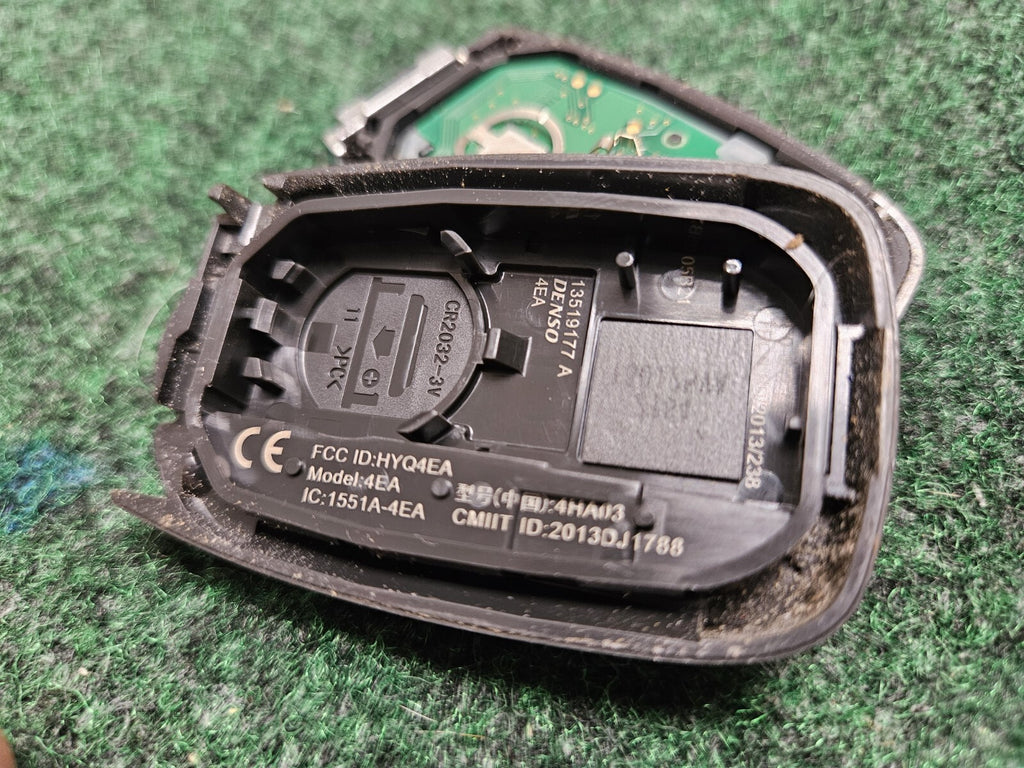 OEM Chevrolet Malibu Cruz Camaro Smart Key Fob w/ 3 Buttons Used Key Cut 7S5