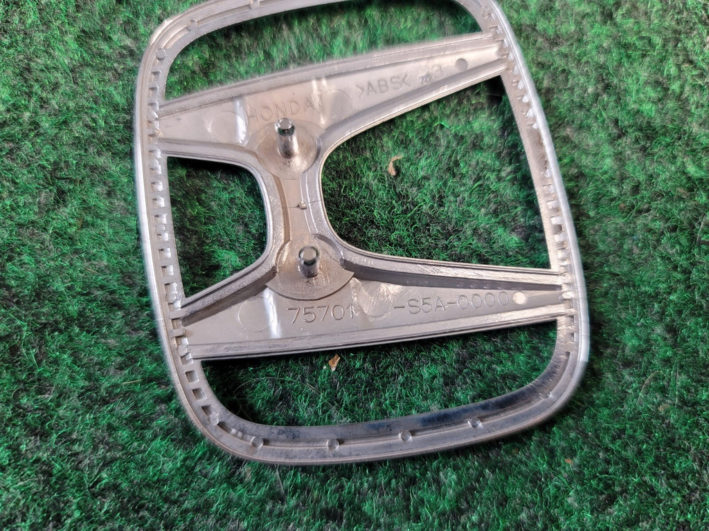 2001-2005 HONDA CIVIC COUPE SEDAN  REAR EMBLEM LOGO 75700-S5A-000 1M8