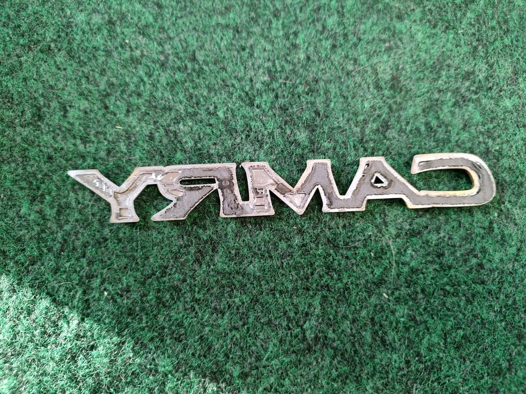 97 98 99 00 01 TOYOTA CAMRY GOLD REAR TRUNK EMBLEM ORNAMENT BADGE LOGO 1S1
