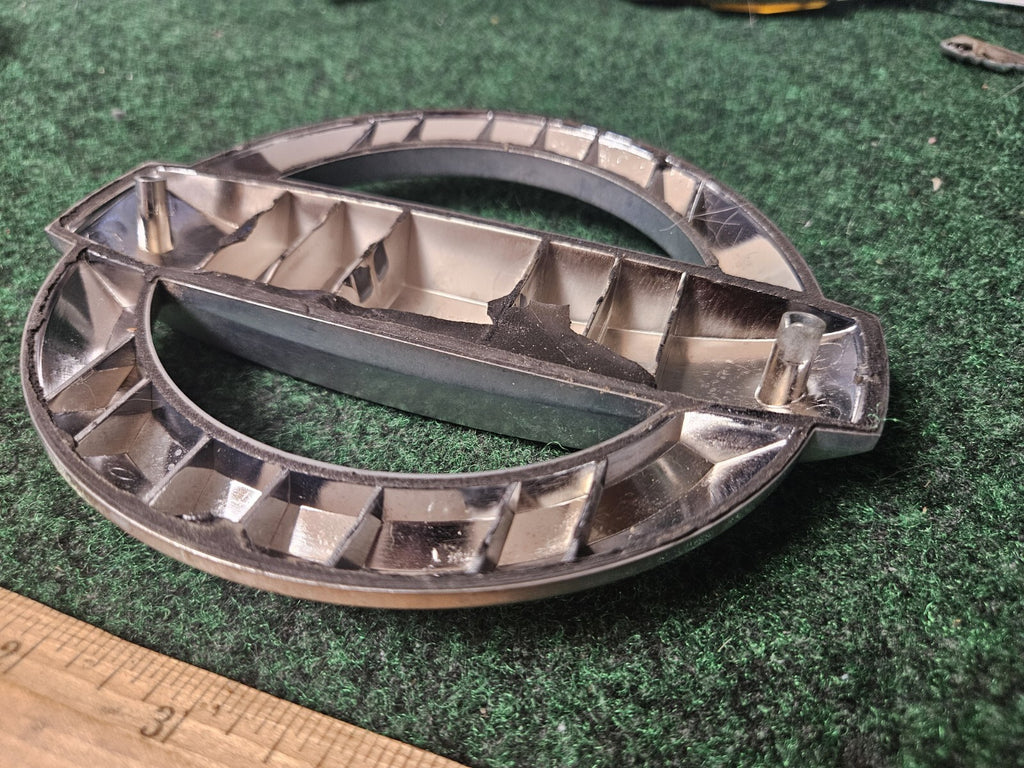 2004 2006 2008 2010 2012 2014 2015 Nissan Titan Armada Grille Emblem OEM 3M5