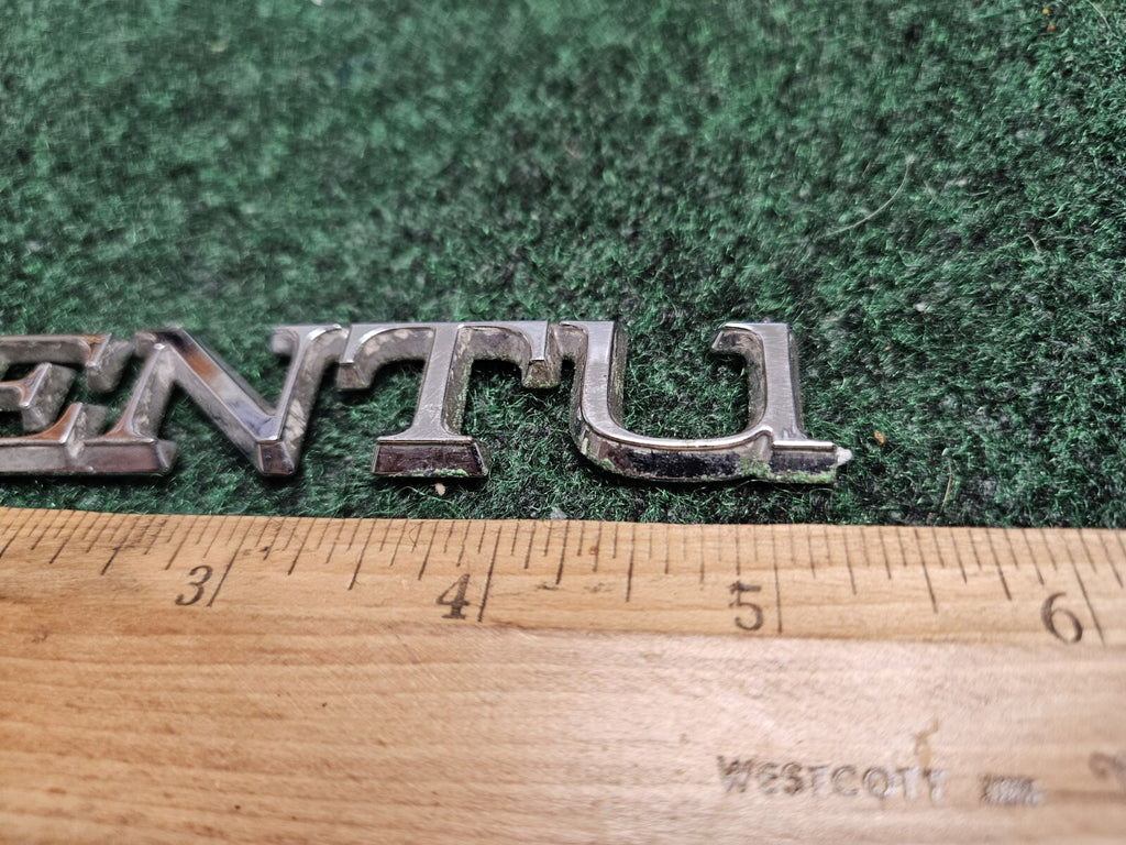 90 91 92 93 94 95 96 BUICK CENTURY SIDE EMBLEM BADGE SYMBOL LOGO CRACKED CL4